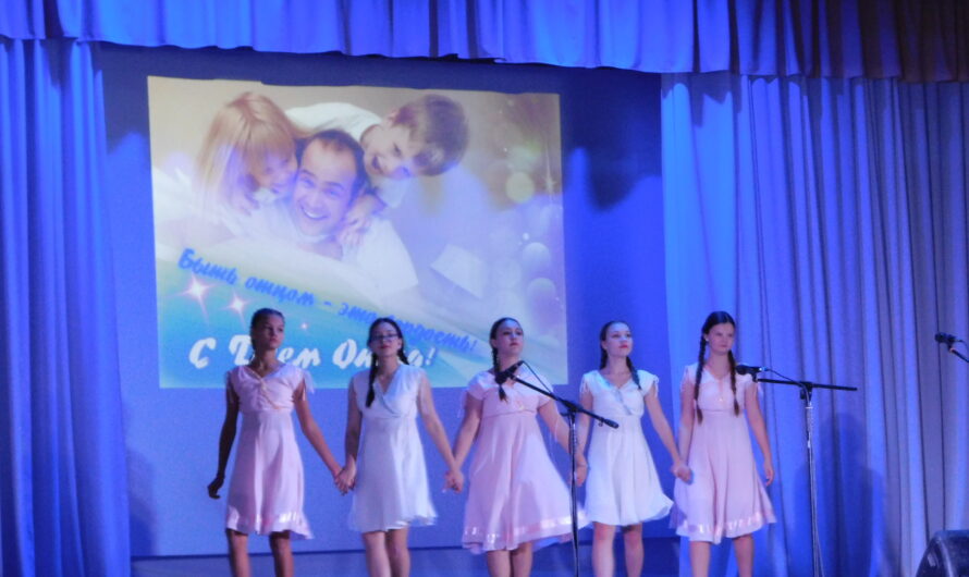 Октябрьские отцы принимают поздравления