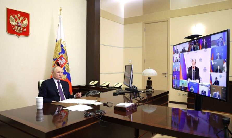 Д.Паслер доложил президенту о ходе восстановления региона после паводка