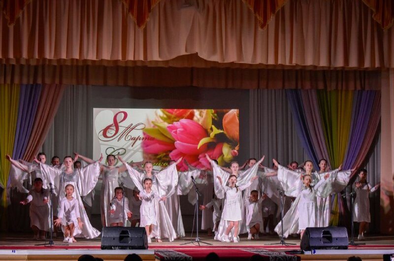 Октябрьские женщины принимали поздравления с 8 марта