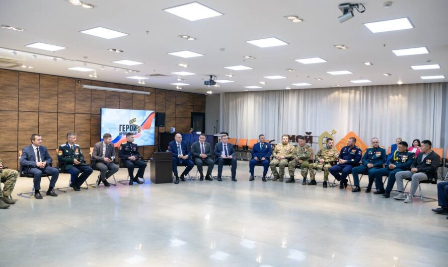 Финалисты программы «Герои Оренбуржья» пообщались с Евгением Солнцевым в формате круглого стола