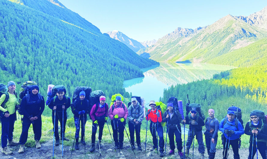 Туристы не выходят из дела