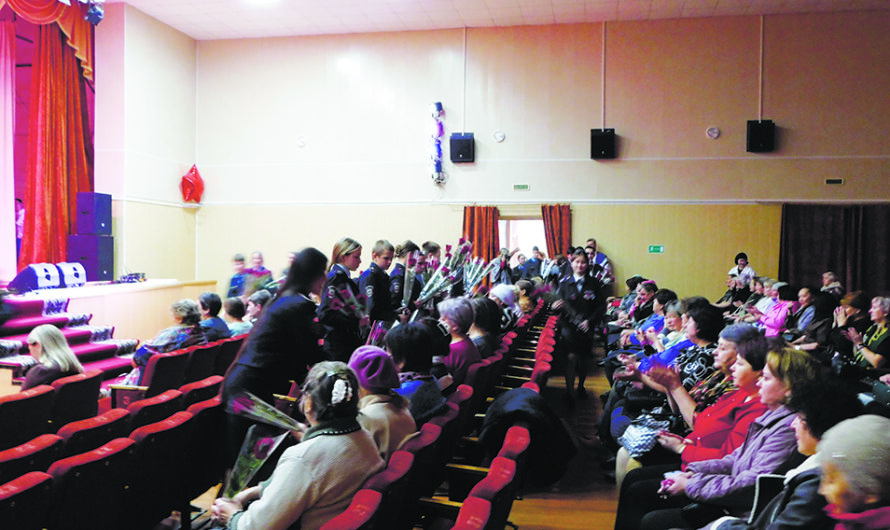 Матерей и жен октябрьских бойцов СВО поздравили с Днем матери