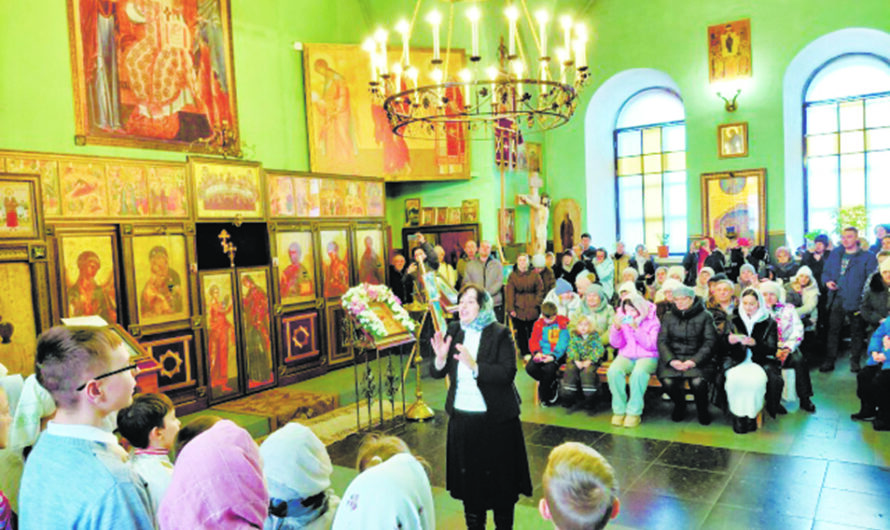 Воспитанники Октябрьской ДШИ дали рождественский концерт в храме