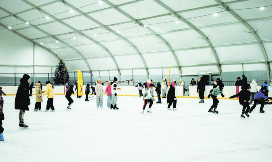 “Вечер на коньках” прошел на крытом катке с.Октябрьского