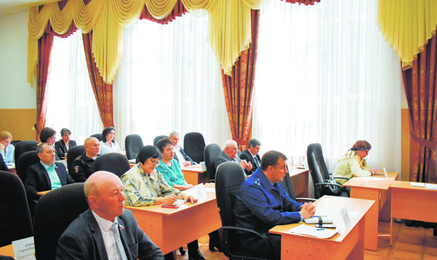 Депутаты дали оценку работы ведомств района