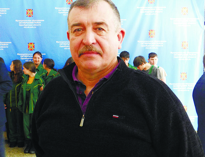 Октябрьские дорожники противостоят снегу