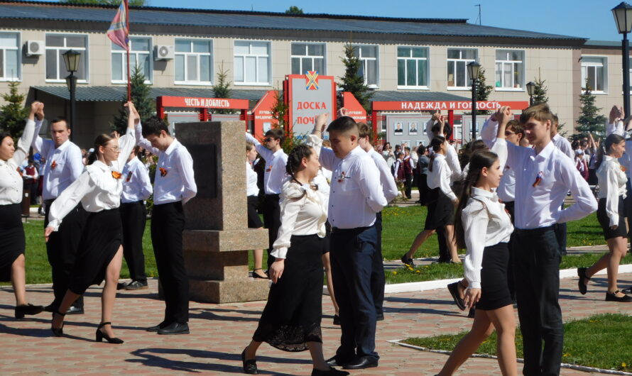 Октябрьский район кружился в “Вальсе Победы”