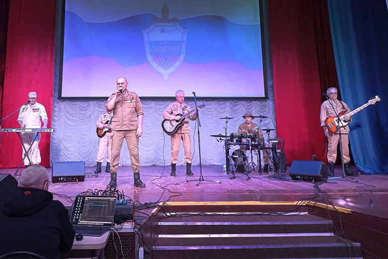 В Курманаевке прошёл концерт в поддержку специальной военной операции