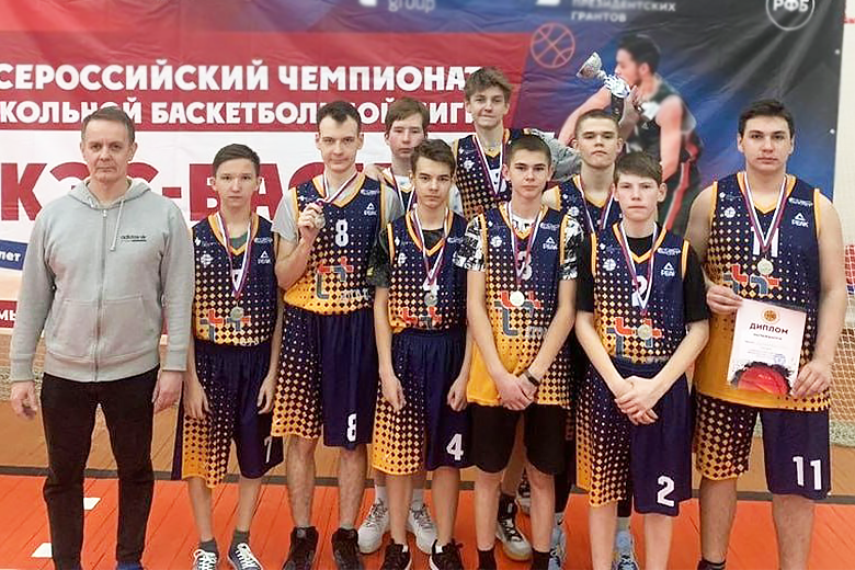 Курманаевские баскетболисты учатся побеждать в крупном чемпионате