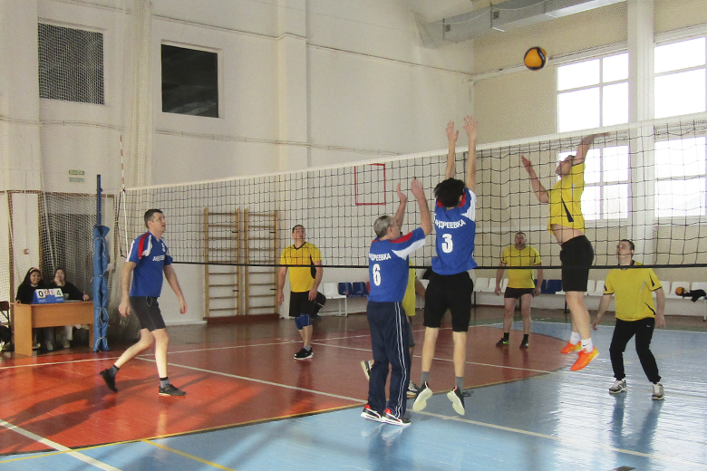 В Курманаевке завершился турнир по волейболу памяти Сергея Ширинских