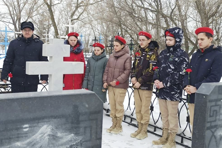 Курманаевцы и псковичи почтили память Героя России Алексея Воробьёва