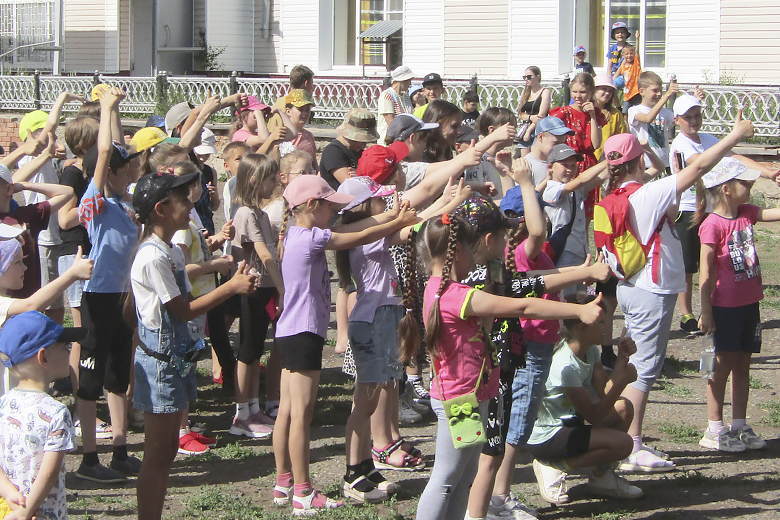 В Курманаевке отпраздновали День защиты детей и открыли творческий сезон «Лето в парке»