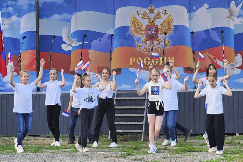 В Курманаевке состоялся праздничный концерт ко Дню России
