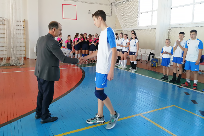 В Курманаевке завершены соревнования по волейболу