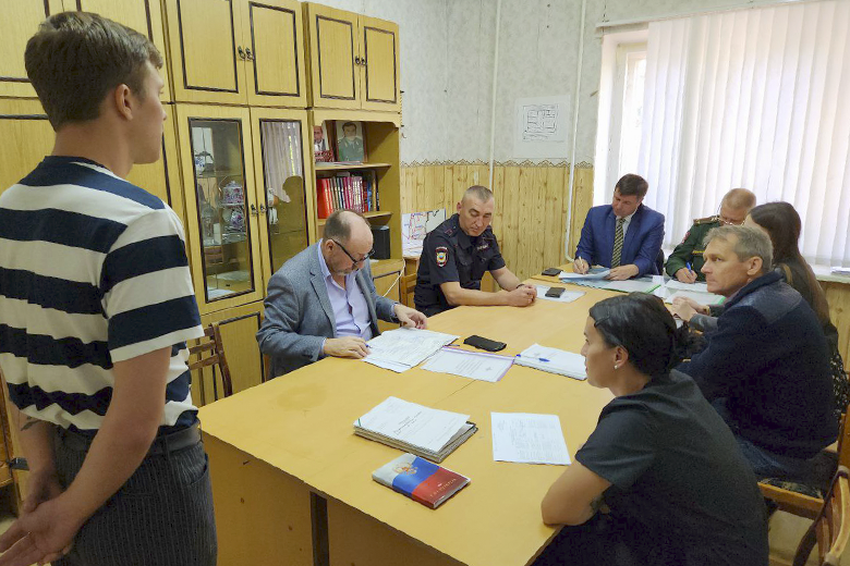 В Курманаевке прошло первое заседание комиссии по осеннему призыву