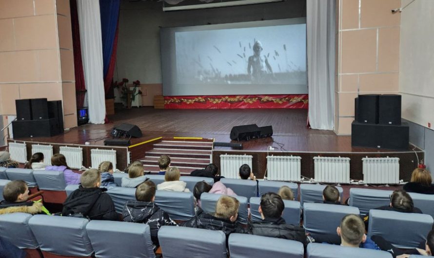 Курманаевские школьники почтили память юных героев-антифашистов