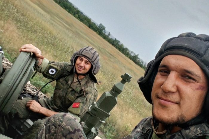 За каждым героем стоит мама