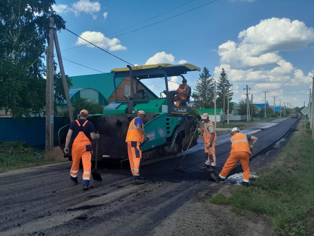 В Александровке на улице Эстрадной положили новый асфальт Сетевое издание  Александровского района 