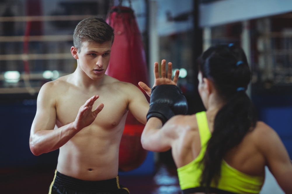 Как тренеру по боксу и MMA найти первых клиентов: руководство 2026
