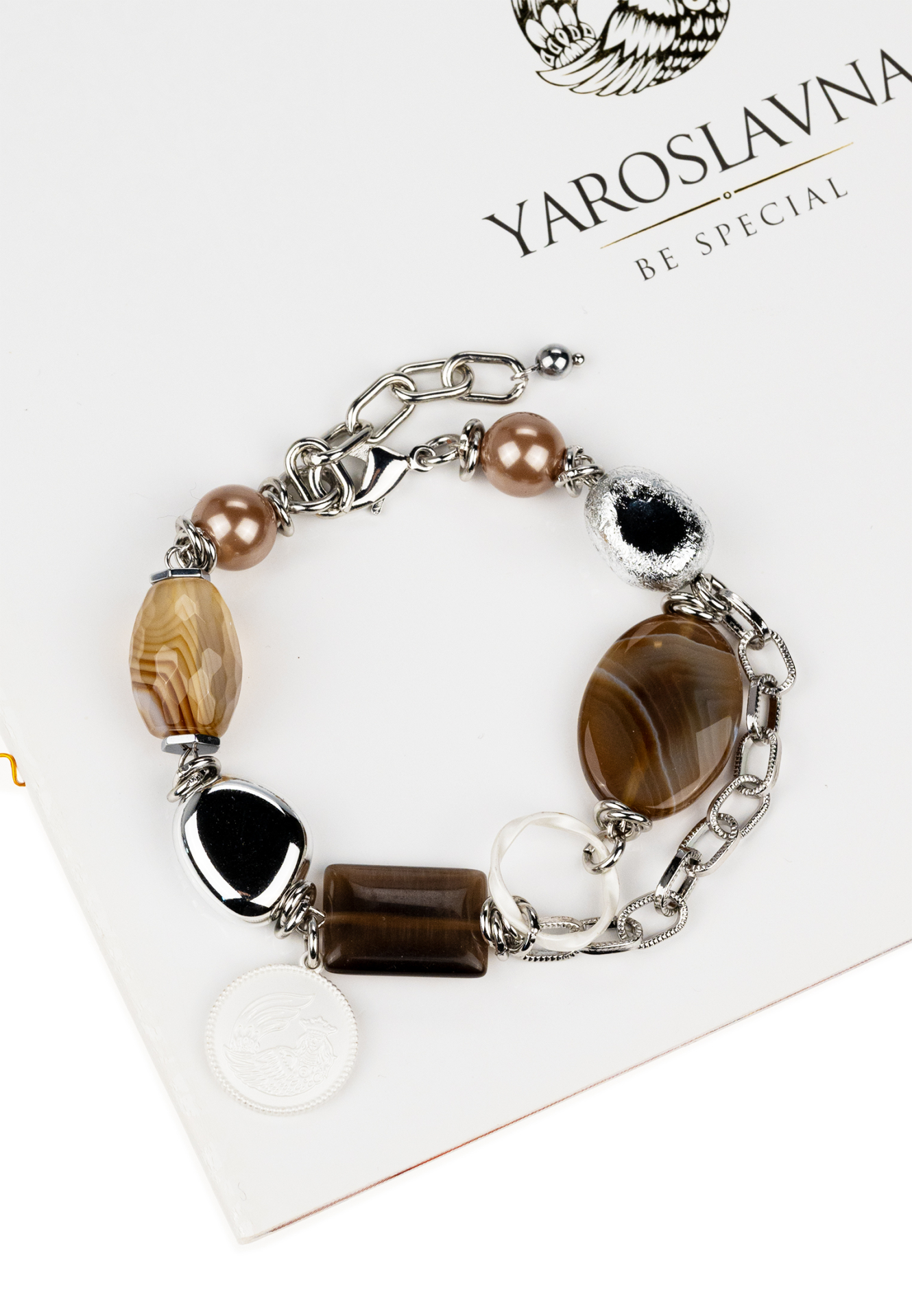 Кофе в серебряной чашке — фото 2