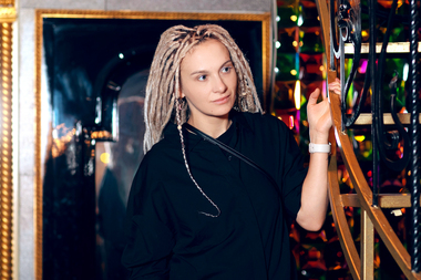 улыбки королев. твоя улыбка королев. твоя улыбка королев. твоя улыбка королев. моя королева.