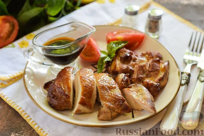 Бедро цыплёнка с овощами-гриль и азиатским соусом