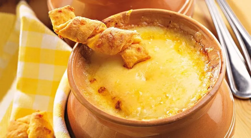 Французский луковый крем-суп с сыром