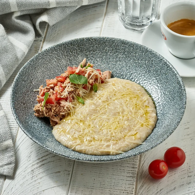 Овсяная каша с тунцом и трюфельным маслом