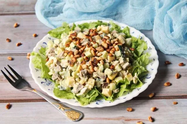 Салат с языком, домашним майонезом и кедровыми орешками