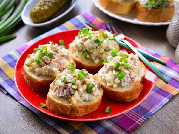Тост с тунцом и огурчиком