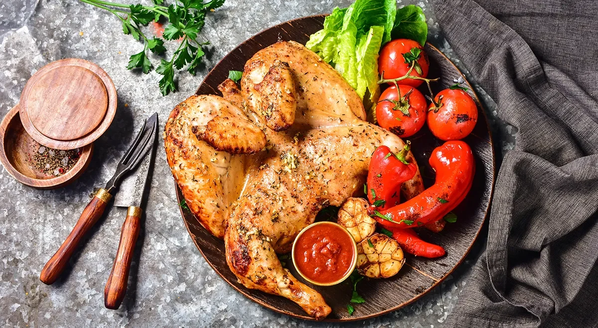 Цыплёнок табака, запечённый с чесноком