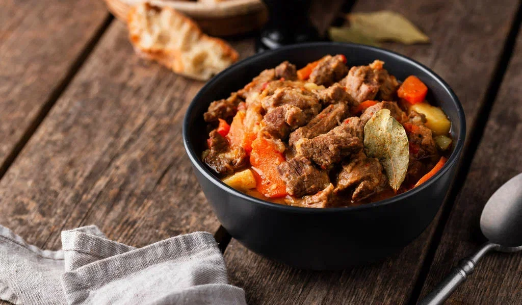 Жаркое из свинины с грибами