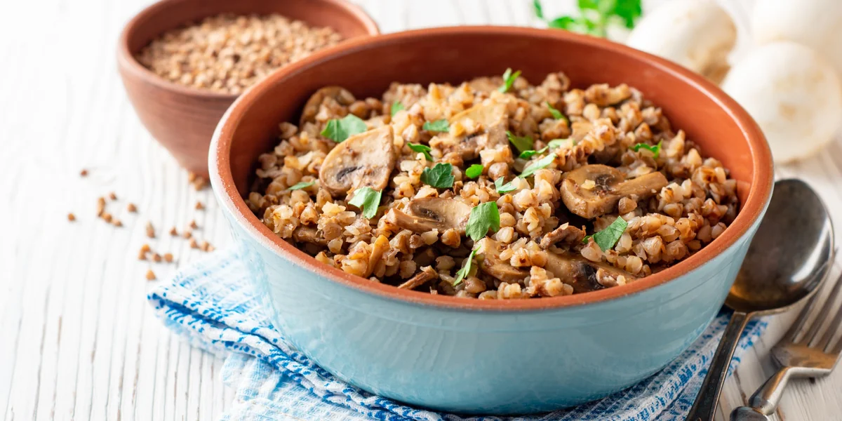 Гречневая каша с грибами и луком