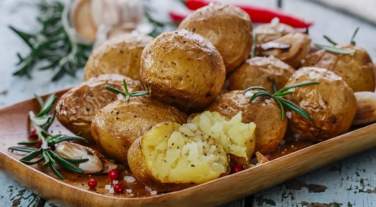 Картофель, запеченный в мундире с травами
