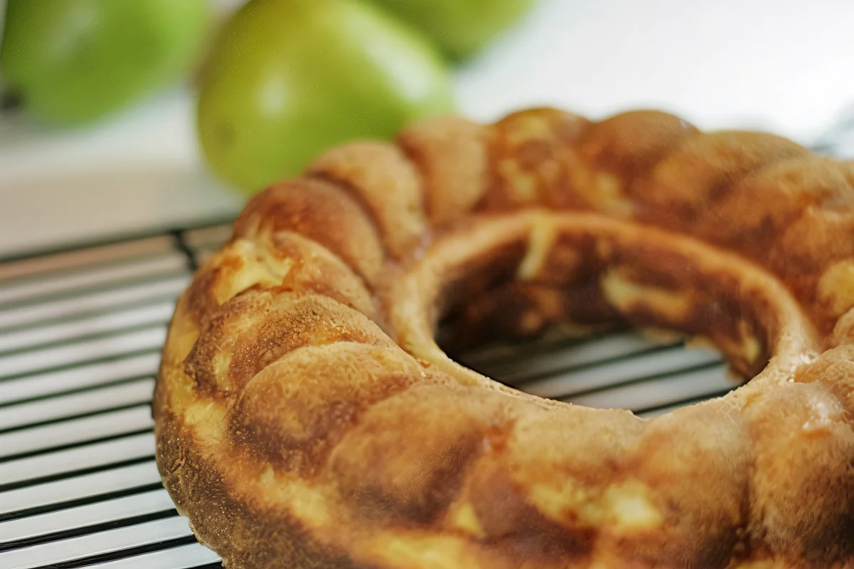 Творожная запеканка с грушей и корицей