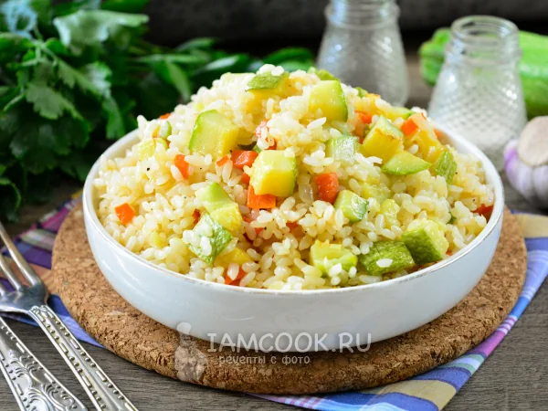 Рис с тушеными кабачками и морковью