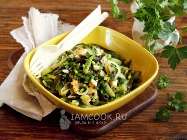 Салат из морской капусты с яйцом и огурцом