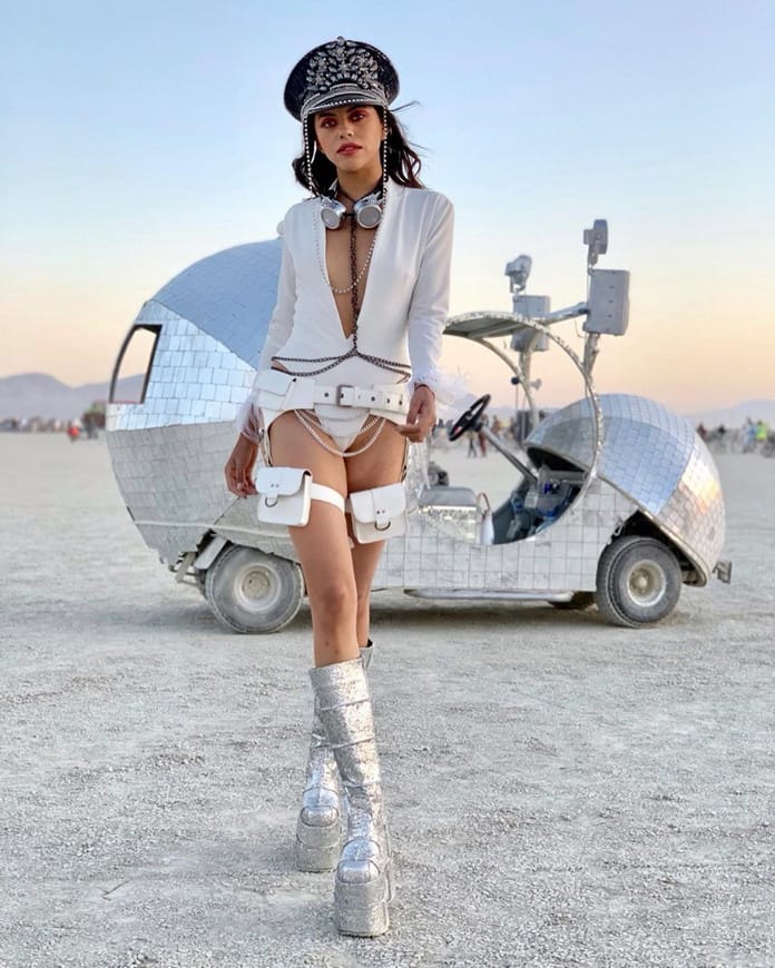 Burning Man 2019 и Black Rock City, инсталляции и девушки.