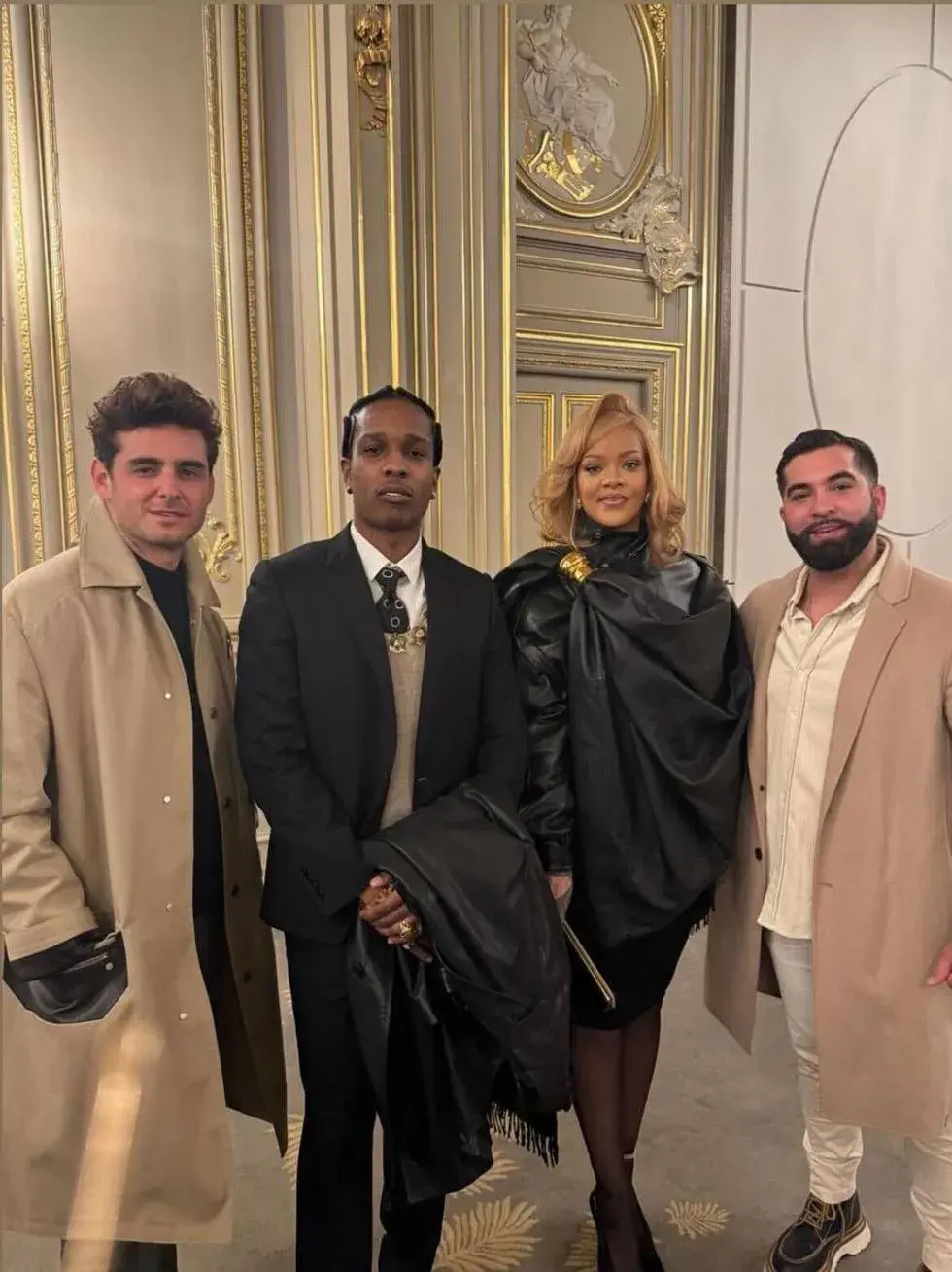 Рианна и A$AP Rocky посетили президента Франции в неожиданных нарядах