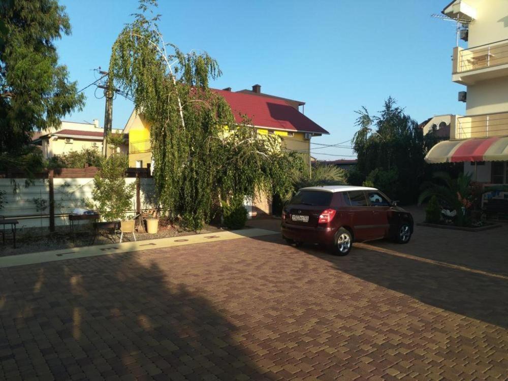 photo1