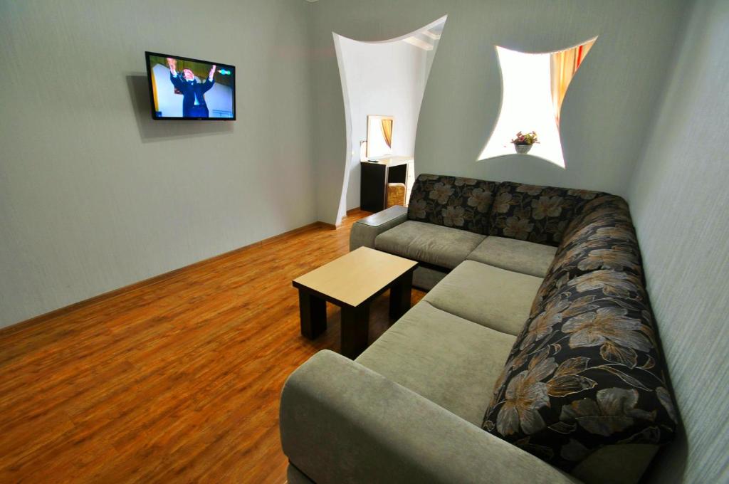 photo1
