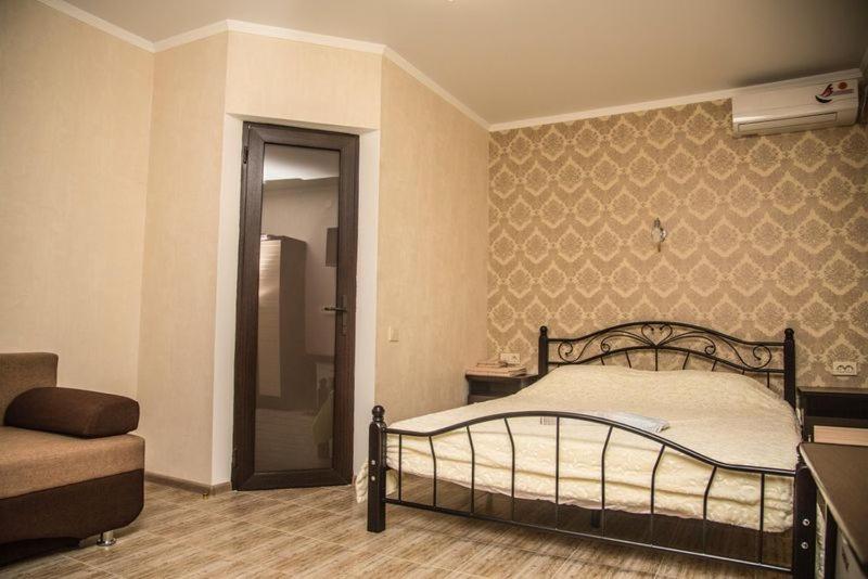 photo1
