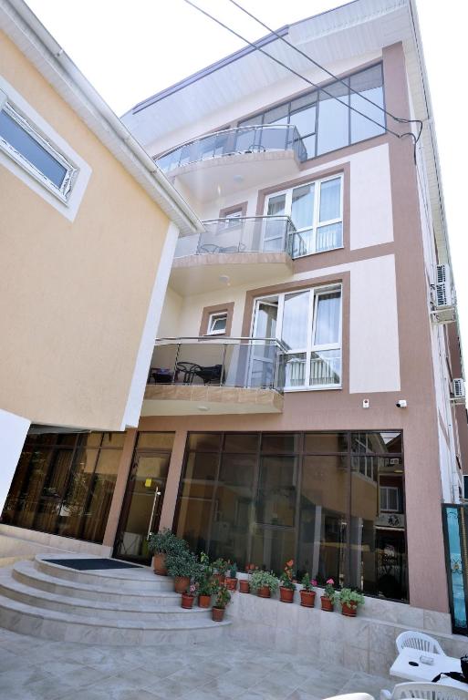 photo1