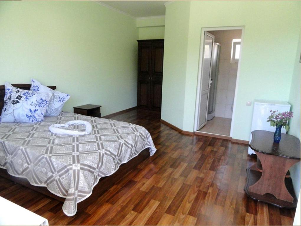 photo1