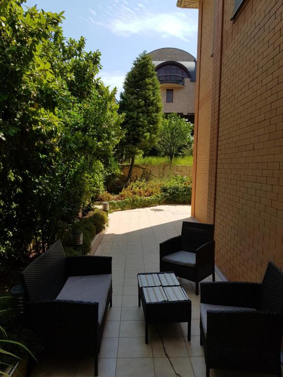 photo1
