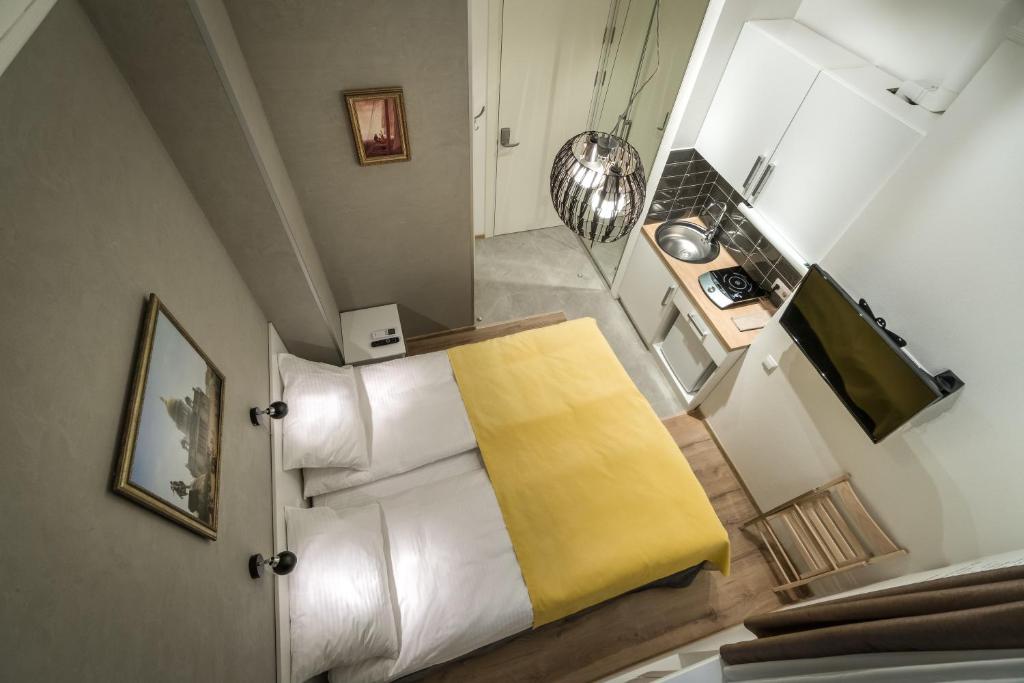 photo1
