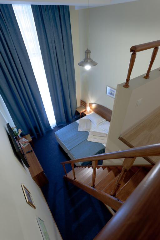 photo1