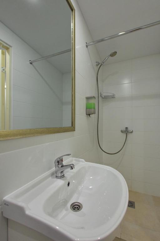 photo1