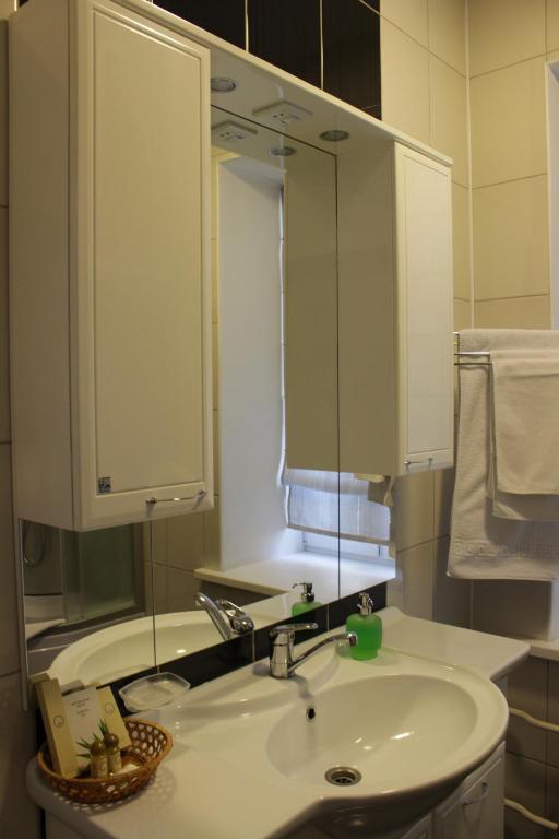 photo1