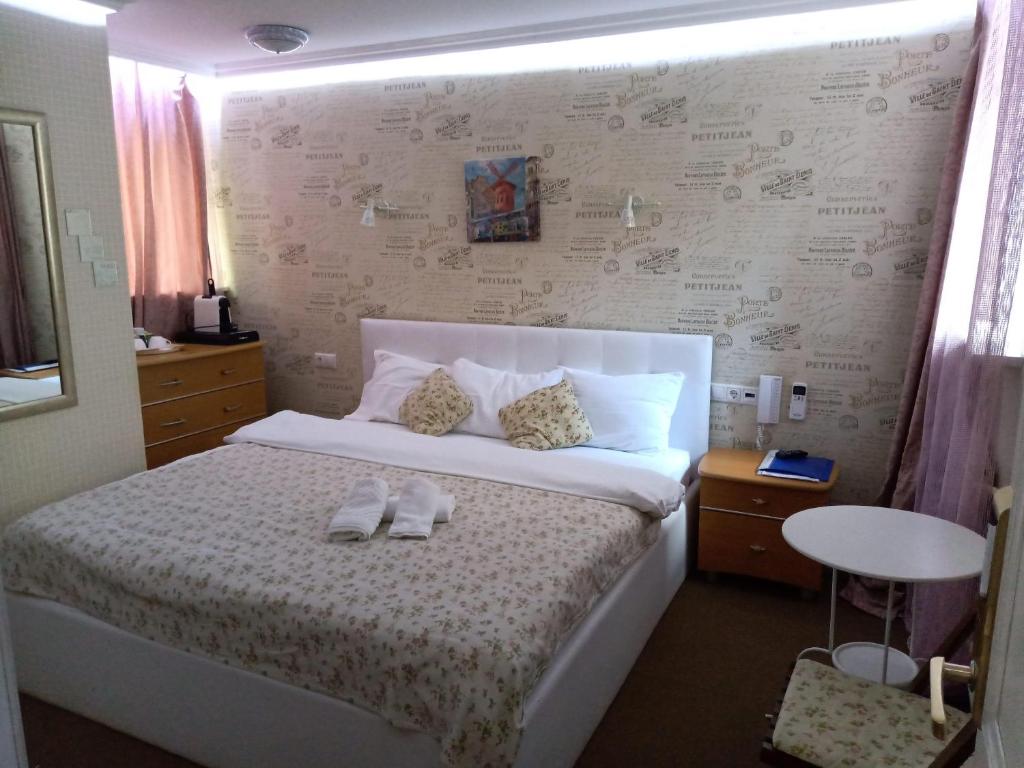 photo1